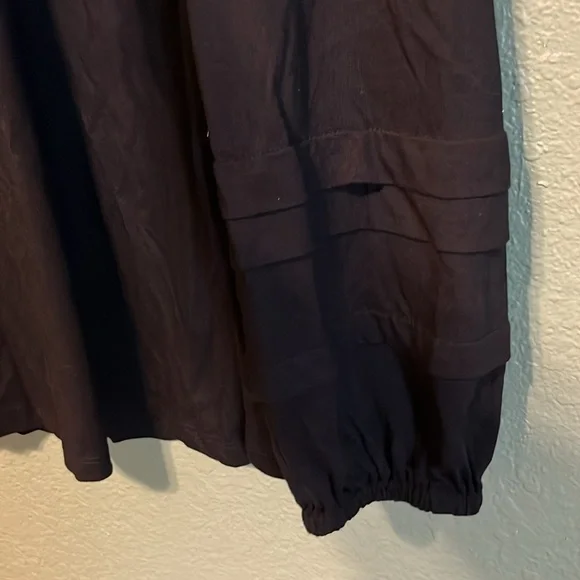 NEW Chico’s Black Relaxed Long Sleeve Blouse scoop neck ruffle sleeve top nwt - Picture 5 of 7